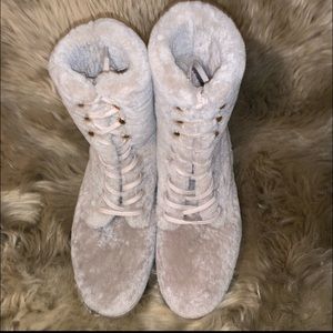 NWOT Stuart Weitzman McKenzie Chill Combat Boot